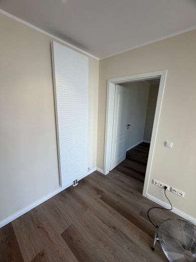 Erstbezug! Neue 2-Zimmer Wohnung in Rüdesheim mit Einbauküche & Terrasse – Eingang SZ