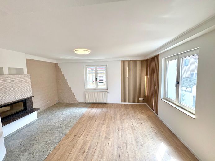 Wohnzimmer mit Kamin