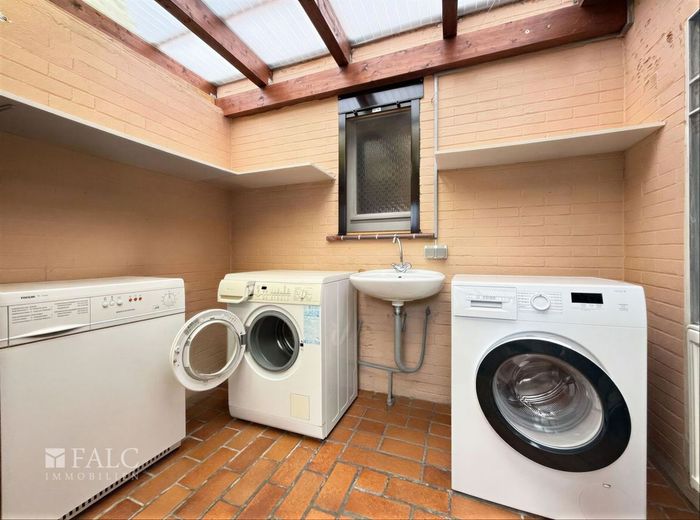 ***Blick auf die Burg Plesse - Haus mit Doppelgarage und üppiger Terrasse in Eddigehausen*** – Waschküche