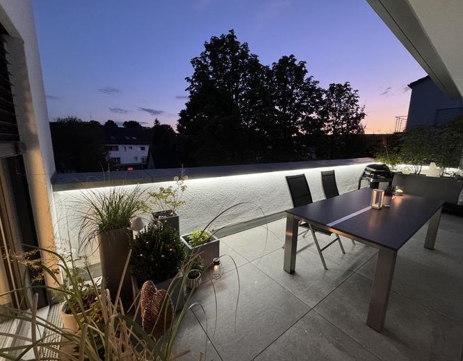 IDSTEIN ❤️ BAUHAUS mit ELW und vielen Möglichkeiten– ohne Handwerker-Nervenzusammenbruch! 🧘‍♂️✨ – Balkon mit Abendprogramm