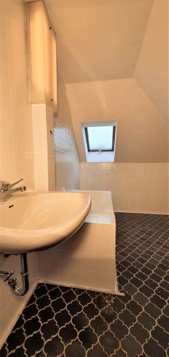 Germering'de garajlı bungalov – Bad im Dach