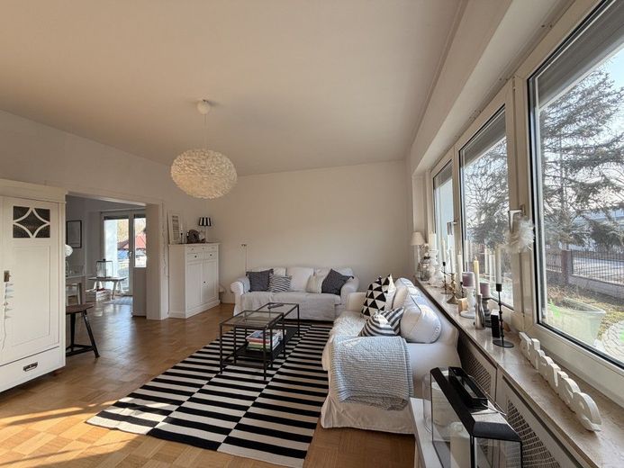 *Ehemals Unternehmervilla...jetzt Ihr neues Zuhause - TOP gepflegtes Einfamilienhaus* – Wohnzimmer