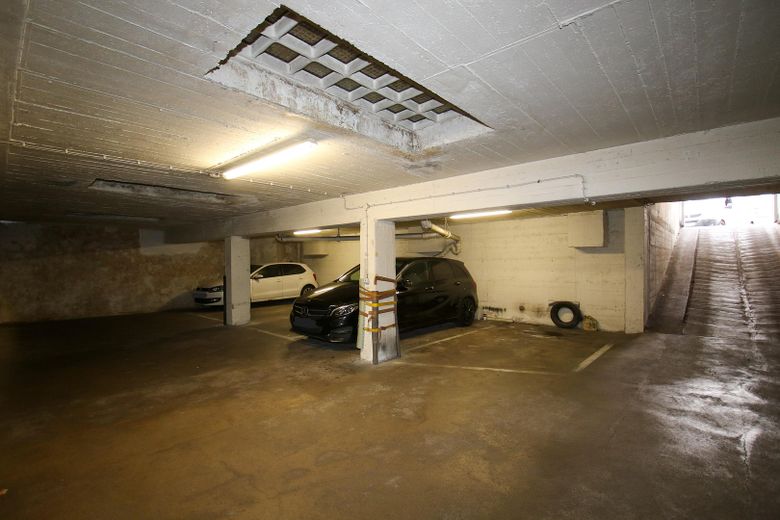 Urbaner Wohntraum mit Tiefgarage: 2-Zimmer kernsaniert – ideal für Paare, Single oder Investment – Tiefgarage 