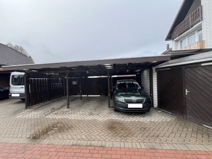 Wohnen mit Charakter - großzügige Altbauwohnung mit Balkon und Carport in Minden - Süd – Carport