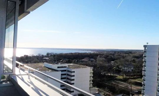 GESCHMACKVOLL EINGERICHTETE WOHNUNG IN SIERKSDORF, STRANDNÄHE, PROVISIONSFREI – Blick vom Balkon