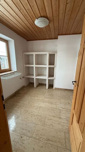 Viel Platz aufgeteilt in 2 Eigentumswohnungen in Chiemseenähe – EG Speis