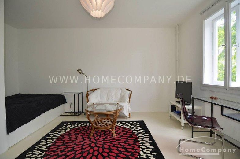 Luminoso appartamento di una stanza con balcone a Tempelhof, arredato – c86b1af5df4f4ba9604f9c122c41c754c4908e6b.jpg