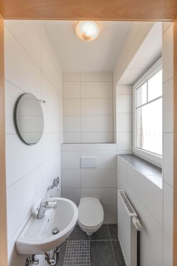 Young semi-detached house with carport in Friedrichsfehn – Gäste-WC