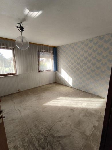 Versátil proyecto de modernización con sótano abovedado, garaje y opciones de chimenea en un entorno natural – Foto 11
