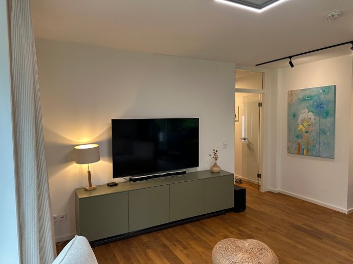Einzigartige Wasserlage in der Wasserstadt Limmer – 4 Zimmer, 2 Terrassen & unverbaubarer Blick – Fotoğraf 8