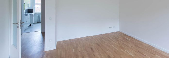 Helle 3-Zimmer-Wohnung mit Balkon & TG Stellplatz in HH-Hohenfelde - (frei lieferbar) – Wohnzimmer WHG 2.OG