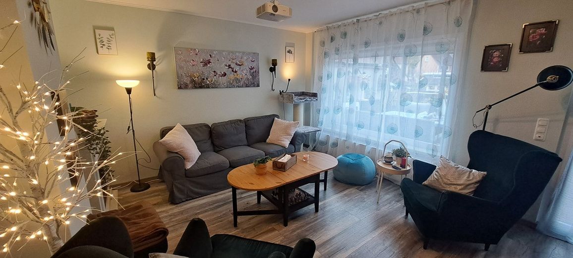 Einziehen und aufblühen: modernisiertes 5,5 Zimmer Reihenhaus mit Garten & Terrasse – provisionsfrei – Foto 4