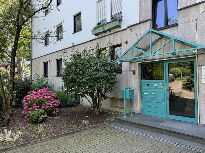Moderne Praxis- oder Bürofläche in Top-Lage – Eingangsbereich Haus