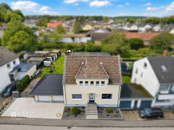 Einfamilienhaus auf 927 m² Grundstück - modernisiert, energieeffizient und familienfreundlich – Außenansicht