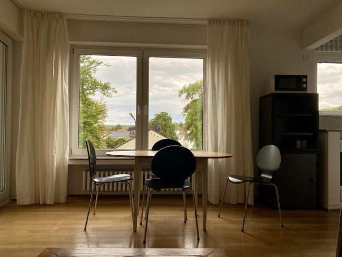 Bright 2-room apartment with conservatory, furnished – Foto 4