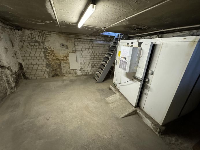 Immeuble commercial complet avec 10 chambres rénovées, un rez-de-chaussée à usage flexible et un potentiel d’aménagement dans les combles – 1. und 2. OG - Zimmer 