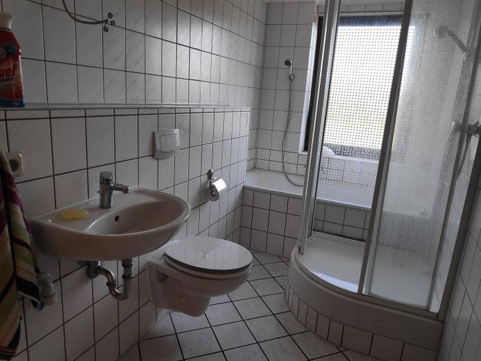 Helle 3-Zimmer-Wohnung mit Balkon und weitem Grünblick in Duisburg-Meiderich – Bad