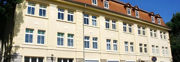 Gründerzeit Wohn- und Geschäftshaus mit Healthcare-Anker