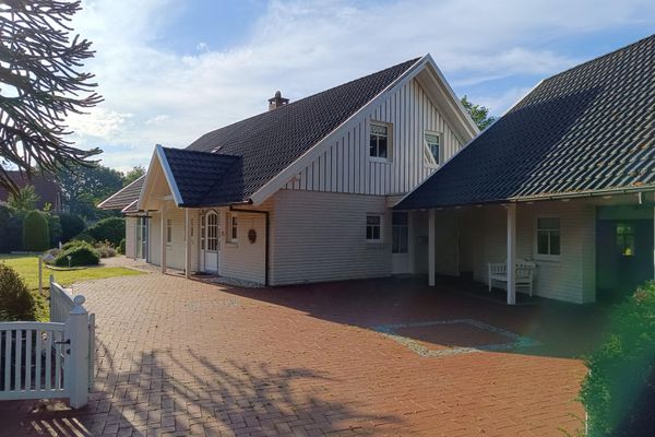 Traumhaus mit Sauna & großzügigem Gartengrundstück in Aurich-Wiesens – Provisionsfrei