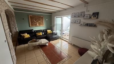 MODERNISÉE AVEC VÉRANDA ET ÉQUIPEMENTS DE PREMIÈRE QUALITÉ – 1776039763_dc0f16.jpg
