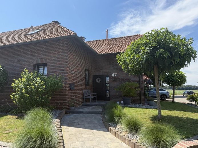 Gehobenes Ein- / Zweifamilienhaus im Landhausstil in ruhiger Lage – Hauseingang