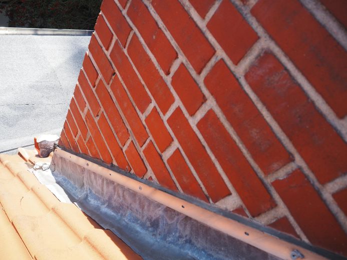 Schornstein, Dach, Anschluss