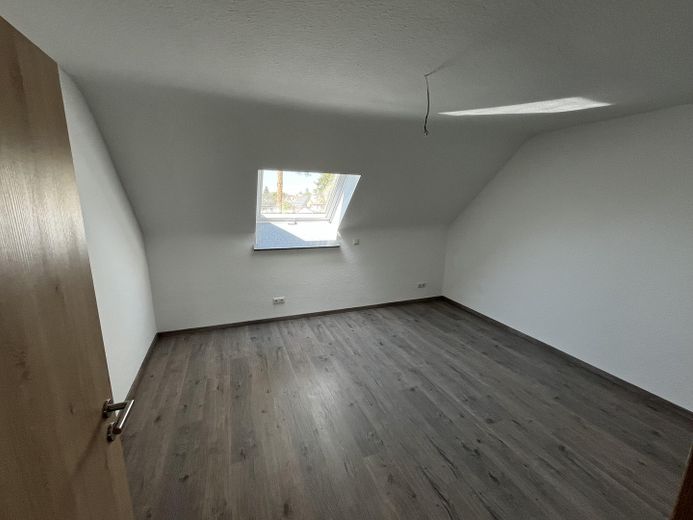 شقة مريحة من غرفتين ونصف، الطابق الثاني، في إرلانغن - ديشندورف، Loheweg 2 – Schlafzimmer