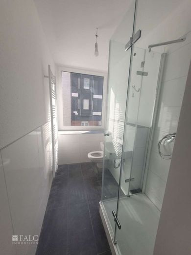Defensiv im Risiko, offensiv in der Rendite - Top renoviertes MFH mit Arztpraxis und 12 Wohnungen – Wohnung 1. OG