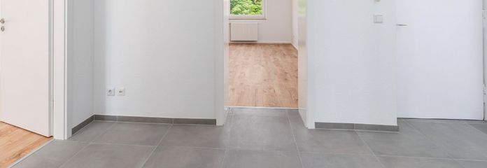 Leben in einer renovierten 3-Zimmer Wohnung mit Balkon – Flur