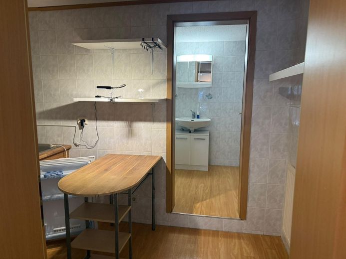 Kleine voll möblierte 2 Raumwohnung mit Einbauküche auf einem Bauernhof in Parstein – Foto 4