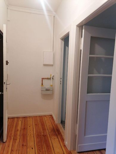 Tranquillo appartamento per single di 2 locali con balcone a Tempelhof, rialzato, ristrutturato, disponibile da subito – Foto 4