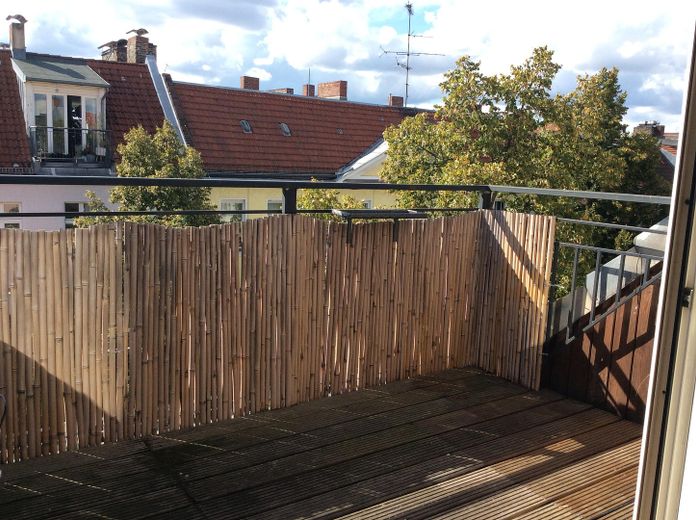 Piso ático de 2 habitaciones reformado con terraza privada en la azotea – disponible para ocupar – Dachterrasse