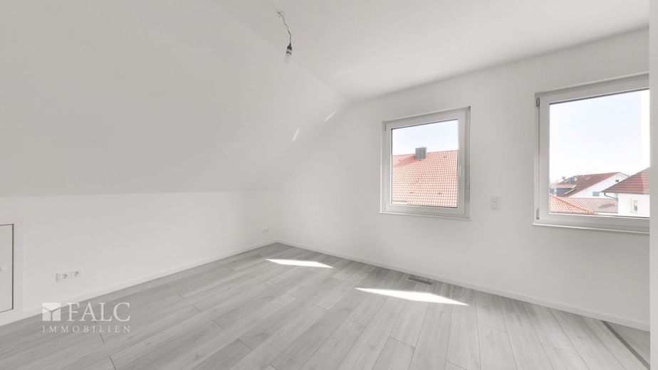 Großzügiger KfW-55-Neubau in begehrter Lage von Hochstadt (Pfalz) – Elternschlafzimmer