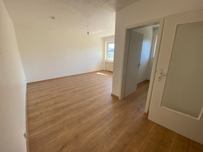 En iyi konumda, güzel, yaklaşık 53 m² daire, 2 oda + her birinde 1 balkon + tüm odalarda pencere – Wohn-/Eßzimmer, Küchenzugang