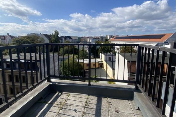 Wow* tolle DG-Maisonette-Wohnung* Lindenau* Terrasse* Laminat* EBK* Aufzug* SP anmietbar