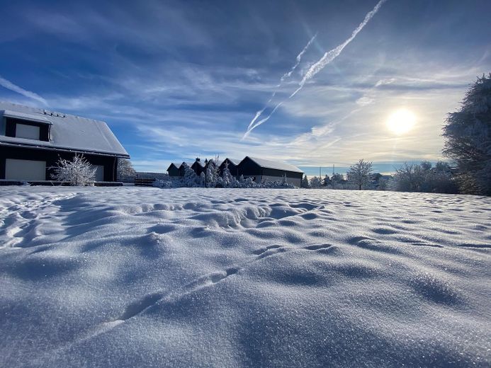 58 m² - Effizienzhaus - Erstbezug - Balkon - Aufzug - Sauna - Luftkurort - Rothaargebirge – Winteraussicht oberhalb 2
