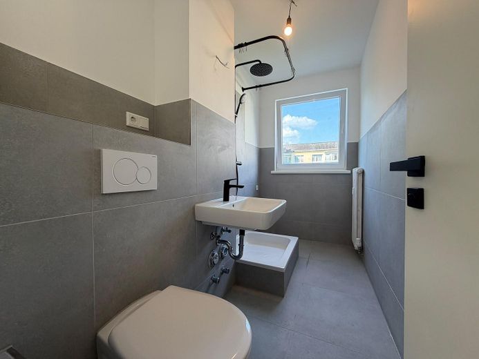 Freundliche 3-Zimmerwohnung mit Loggia & Stellplatz - Renoviert – Badezimmer