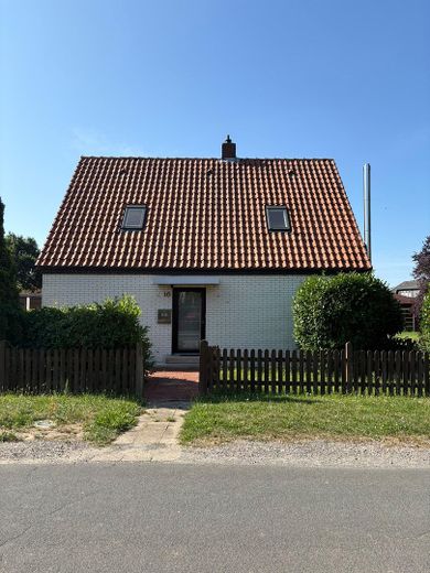 Freistehendes Einfamilienhaus mit Doppelgarage und schönem Garten – Foto 4