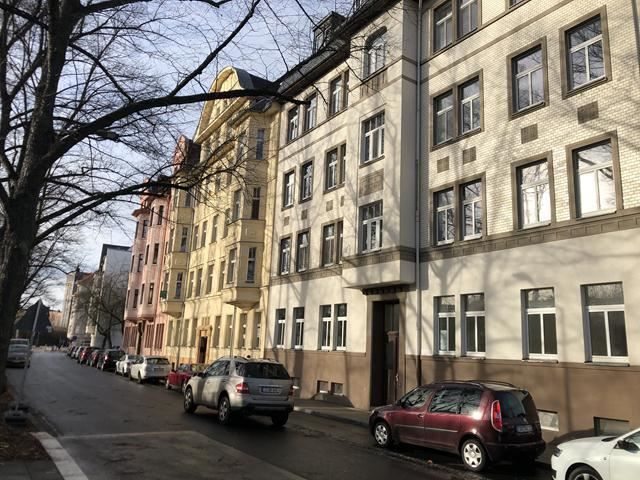 Großzügige 2-Zimmer mit Laminat, Wanne und Balkon in zentraler Lage! EBK mgl. – IMG_4072