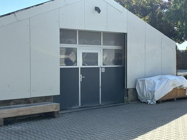 Lagerhalle /  Werkstatt – Halle ohne WC, Küche u Büro