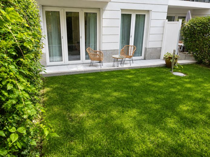 Alexanderplatz: 3 Zimmer, EG, eigner Garten, TG, Möbliert, Doorman – Garten