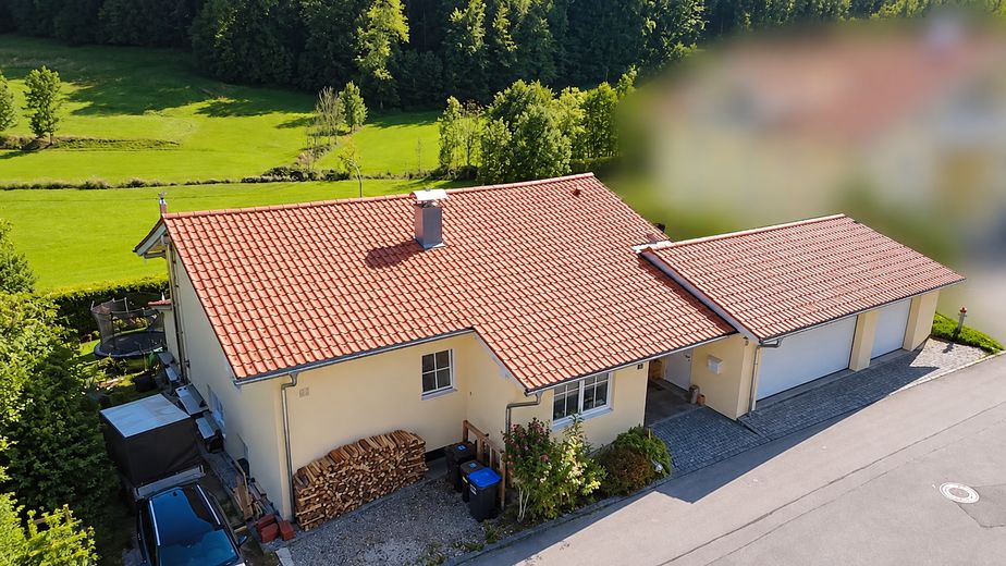 Affascinante casa unifamiliare con ampio giardino, piscina e sauna a Siegsdorf – Außenansicht
