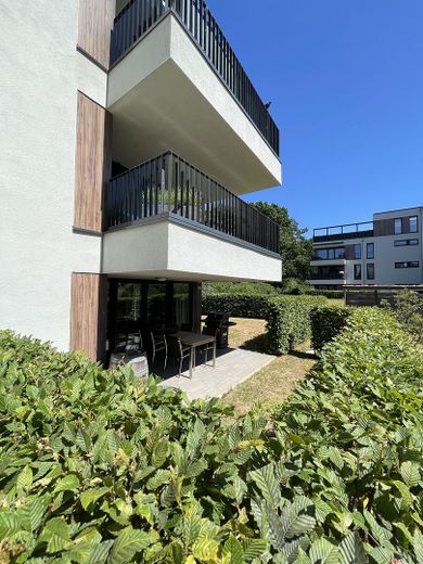 Topmoderne 4 Zimmerwohnung inklusive 2 Tiefgaragenplätze – Photo 1