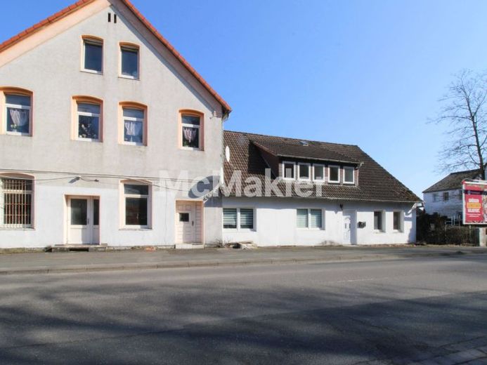 Casa residenziale e commerciale (5WE, 2GE, 10 posti auto) in procedura di offerta – Foto 1