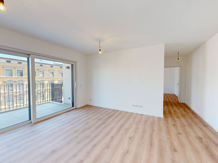 OFERTA DESTACADA: ¡Piso de ensueño de 3 habitaciones con BALCÓN y moderna COCINA AMUEBLADA en el BERGQUARTIER de Magdeburgo! – Ansicht IV: Wohn- und Esszimm…
