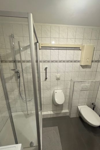 Dusche im Badezimmer