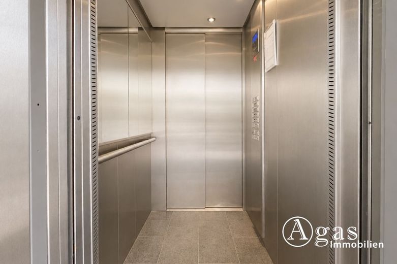 3-Zimmer-Wohnung mit direktem Aufzugszugang am Görlitzer Park, Berlin Kreuzberg – Fahrstuhl