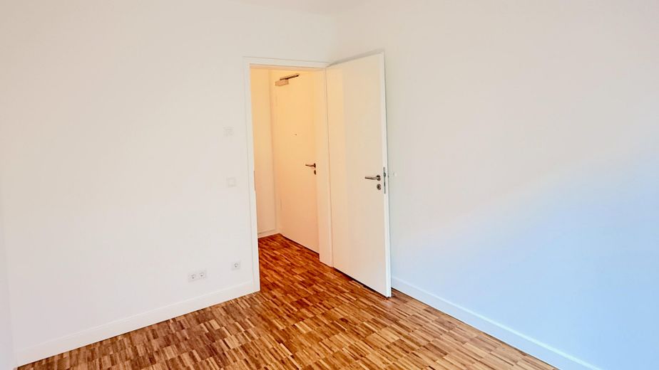 Freshly renovated in Othmarschen: 4 rooms, each with a garden door – commission-free – Zimmer 3, gleich groß