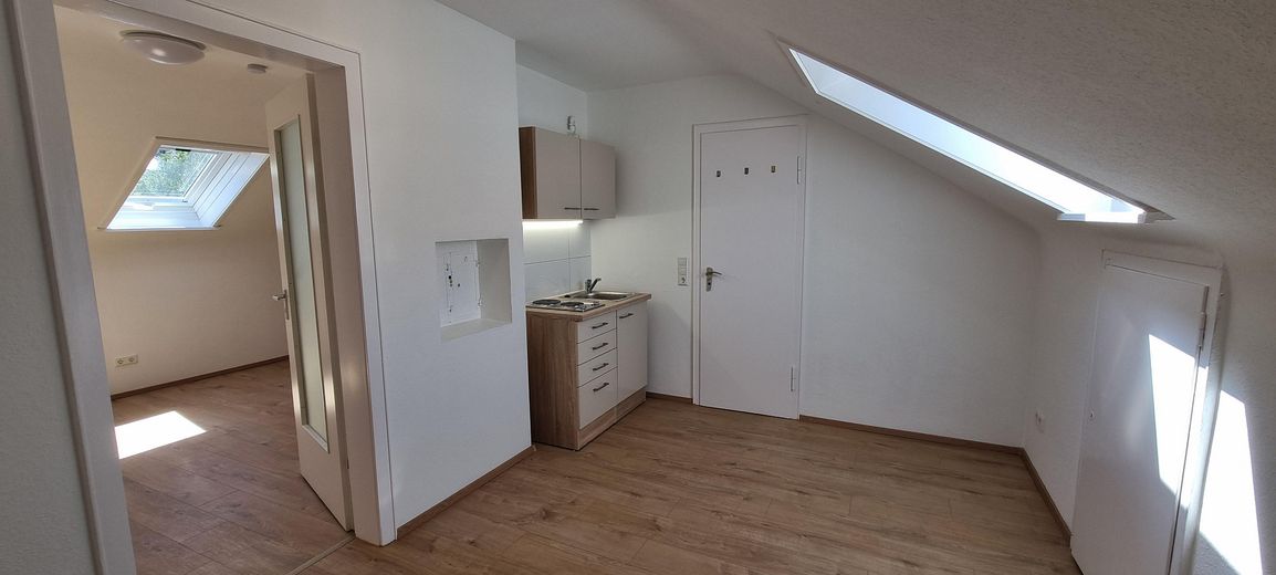 Beautiful and renovated 1.5-room apartment Stuttgart West – Wohn/Essbereich Ansicht