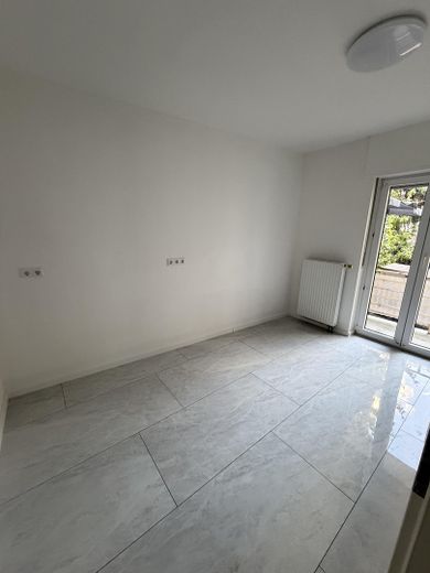 Renovierte 4-Zimmer-Wohnung mit Balkon – Foto 9